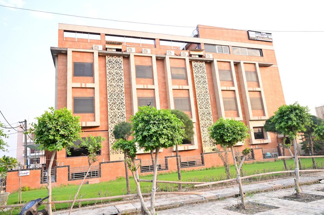 The Dwelling Inn Greater Noida Luaran gambar
